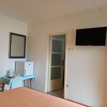 Summer Rooms Baska Buitenkant foto