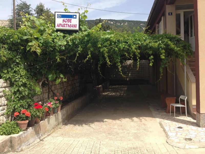 Summer Rooms Baska Buitenkant foto